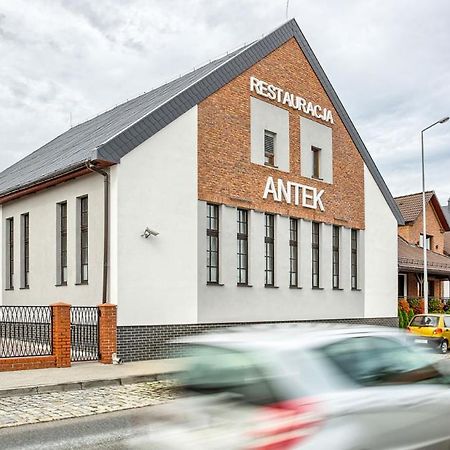 Hotel Antek Zlinice Bagian luar foto