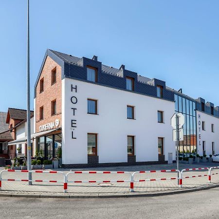 Hotel Antek Zlinice Bagian luar foto