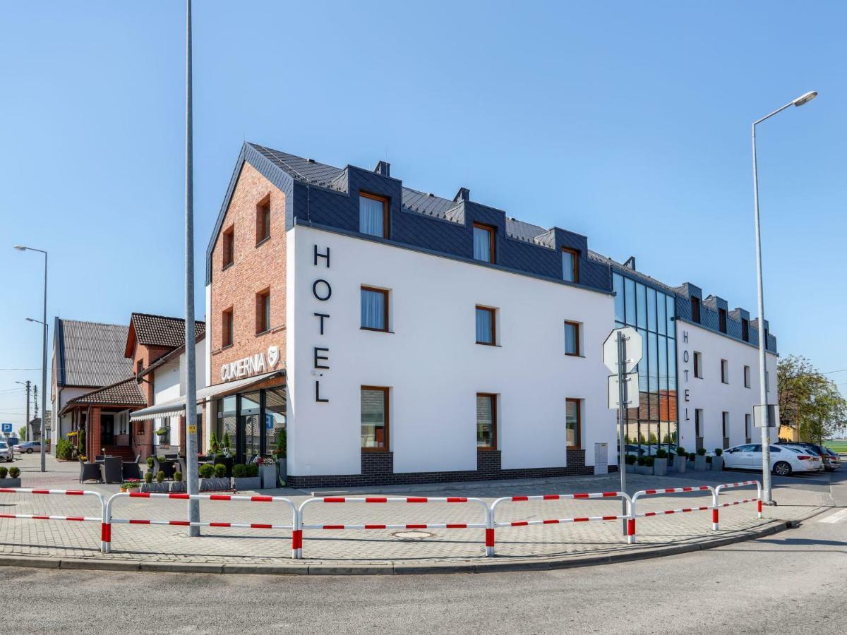 Hotel Antek Zlinice Bagian luar foto
