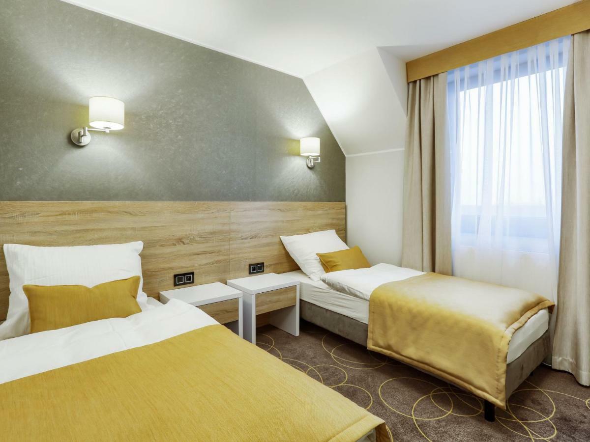 Hotel Antek Zlinice Bagian luar foto