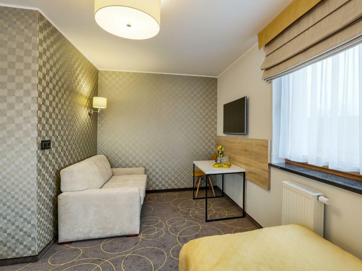 Hotel Antek Zlinice Bagian luar foto