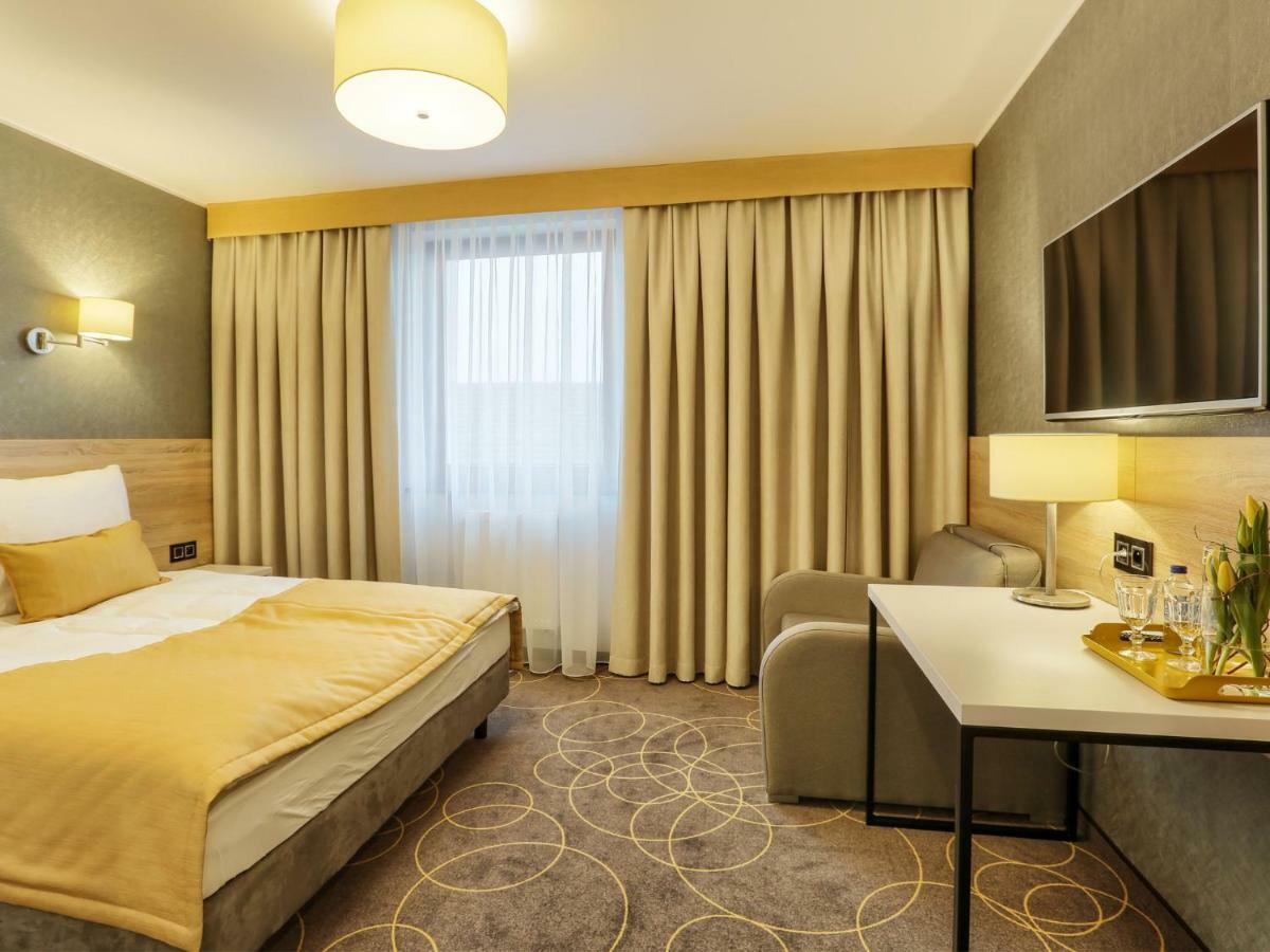 Hotel Antek Zlinice Bagian luar foto