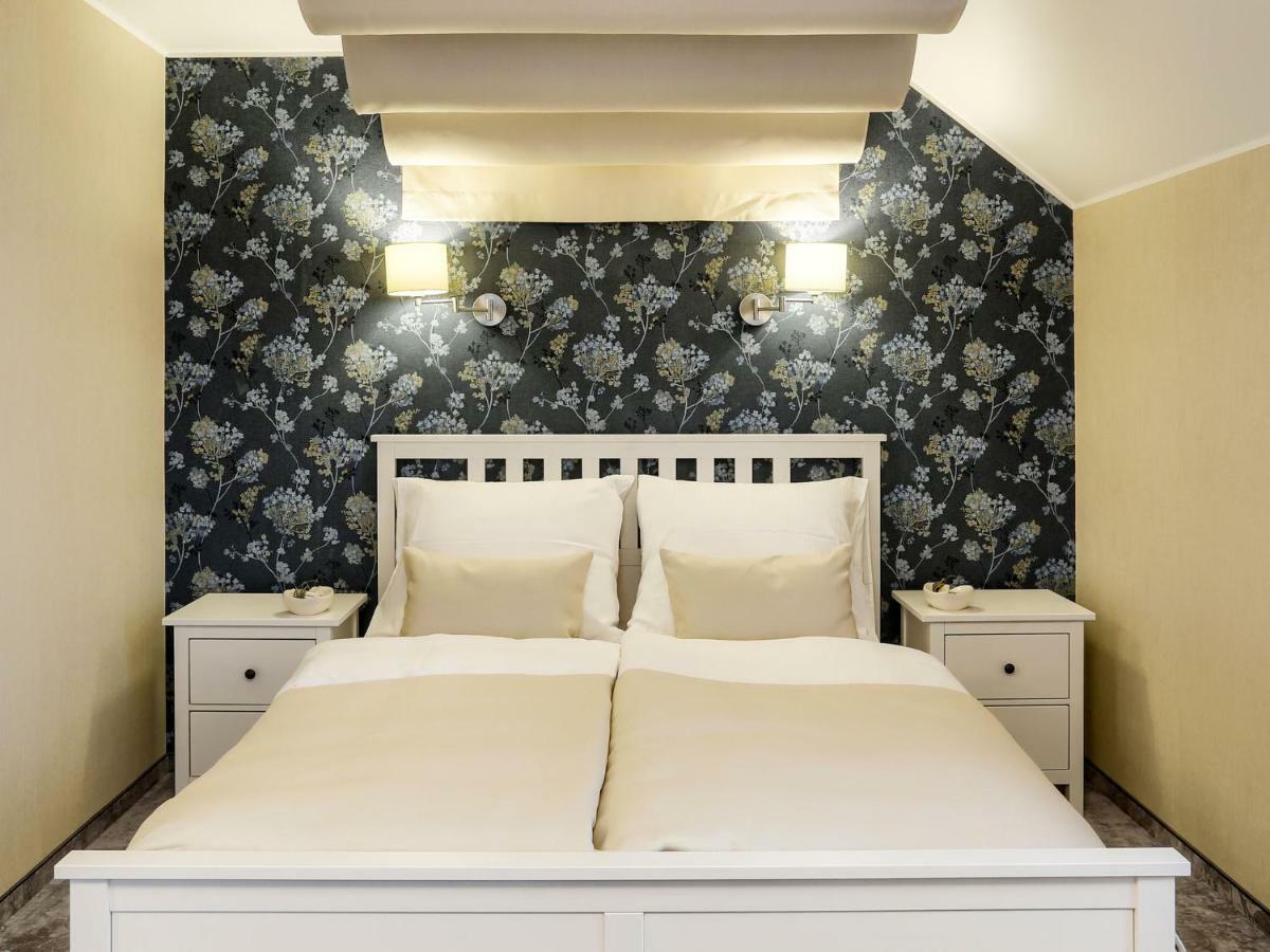 Hotel Antek Zlinice Bagian luar foto
