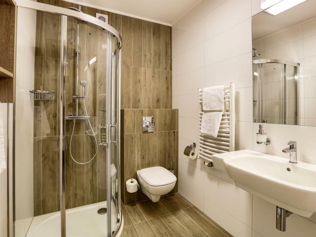 Hotel Antek Zlinice Bagian luar foto